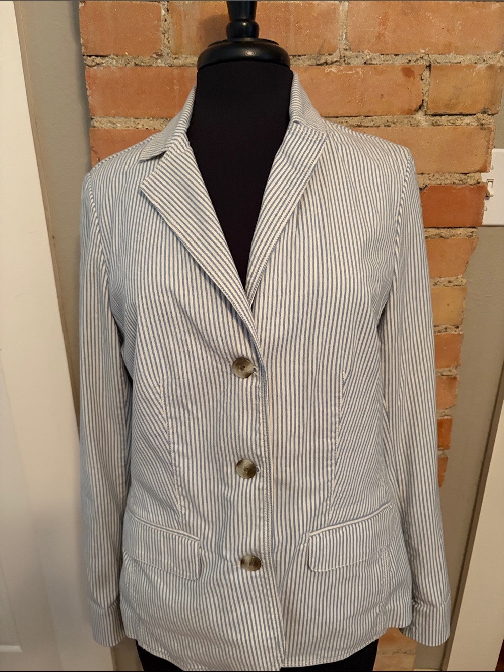 L.L. Bean Women's Seersucker Blue and White Striped Cotton Blazer